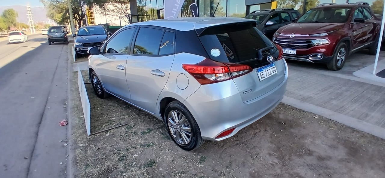 Toyota Yaris miniatura 3